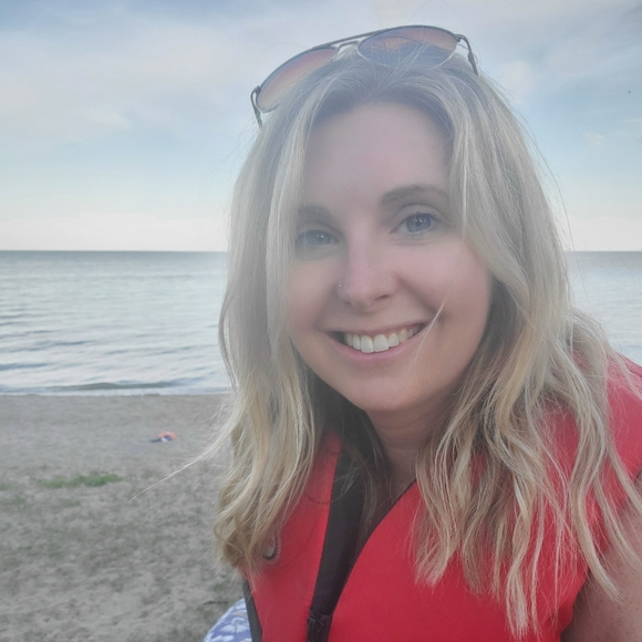 Hi, I'm Danna! 🎀 Posh Ambassador - Picture 1 of 4